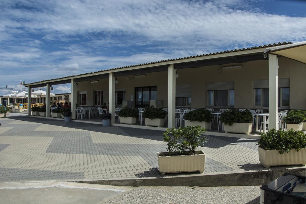 Hotel Riviera Blu Tirrenia Exterior foto