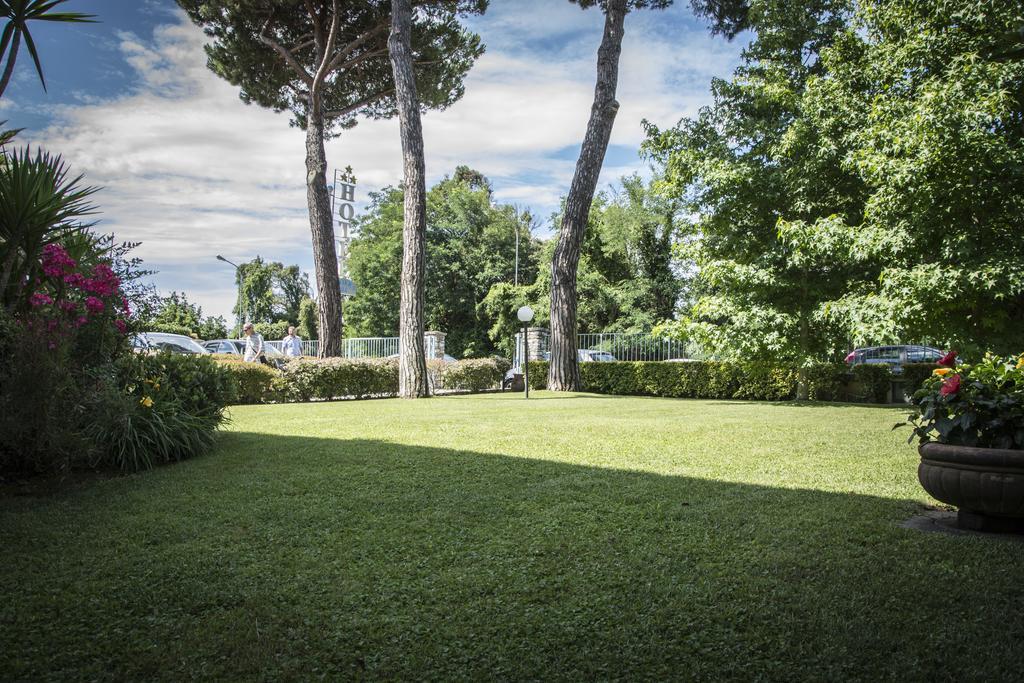 Hotel Riviera Blu Tirrenia Exterior foto