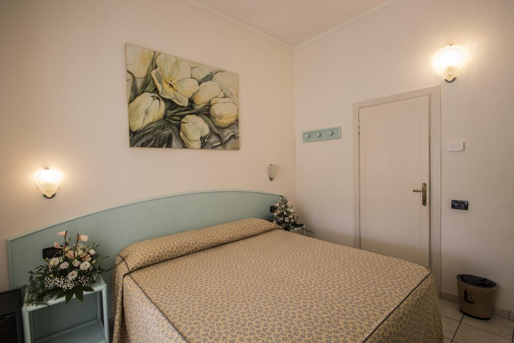 Hotel Riviera Blu Tirrenia Quarto foto
