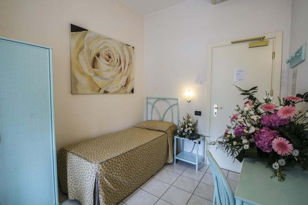 Hotel Riviera Blu Tirrenia Quarto foto